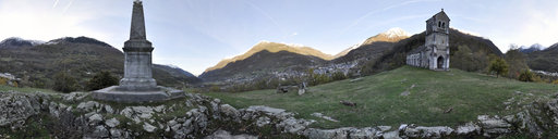 Eglise Luz Saint Sauveur dan les Pyrinees, France