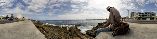Catching fish on the Malecon