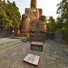 Jinan - Qianfoshan - poke holes - Buddha
