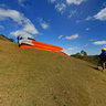 Decolagem de parapente na rampa da Pedra do Bau
