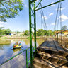 Ponte no Rio Jacare Pepira no Parque do Salto em Brotas SP