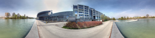 Regierungsviertel and the Landhaus from the Traisen