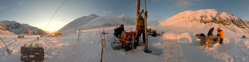 Drilling ice cores in the midnight sun (15 May 08 03:13)