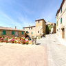 Petroio-Piazza con Madonnina-
