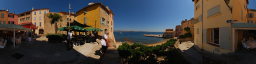 Saint-Tropez, terrasse sur la mer