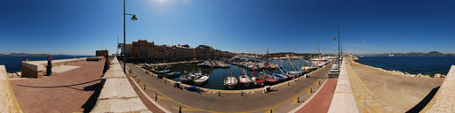 Le port de Saint-Tropez, vue du quai du port