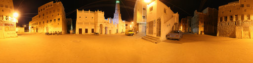 Front of the mosque in Sayoun at night - Yemen