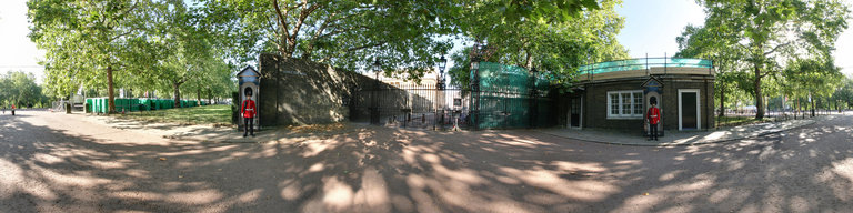 360-panoramas Queens Guards outside Clarence House