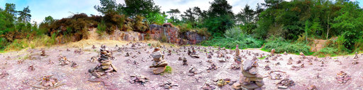 Cairns rouges à Brocéliande