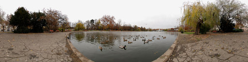 Varosliget-Townpark-lake-in autumn-Budapest