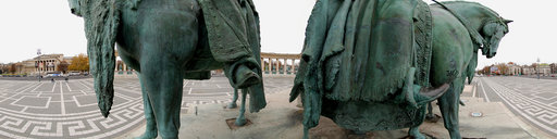 Heroes square-sculptures-Budapest